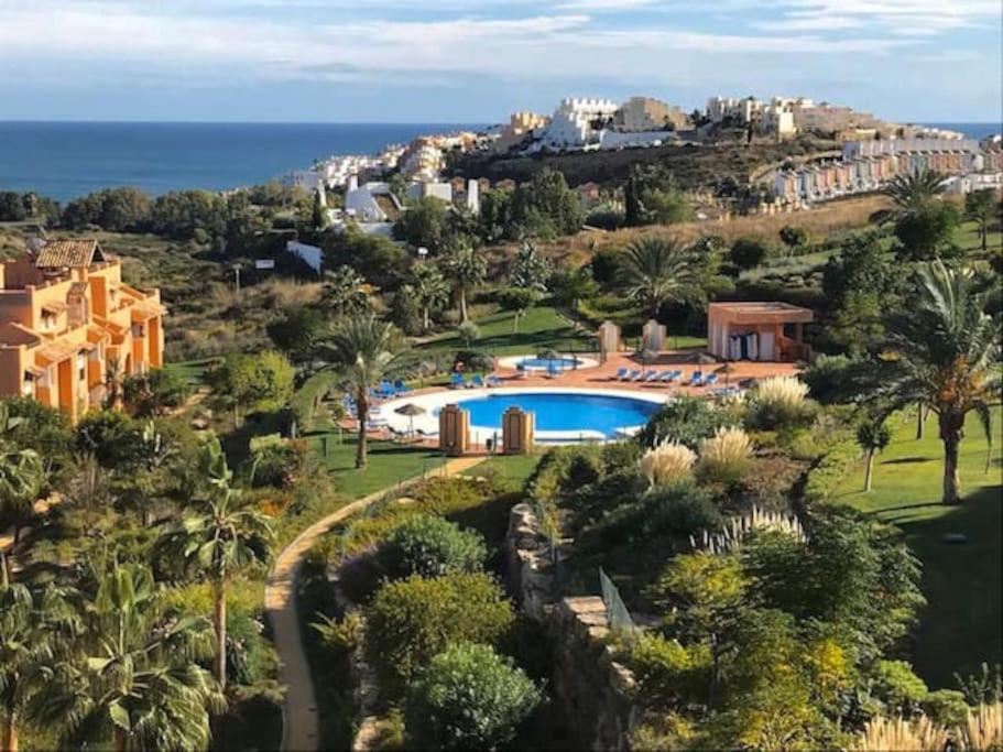 Penthouse Paradiso: 2Br Oasis In Casares Del Sol Exterior photo