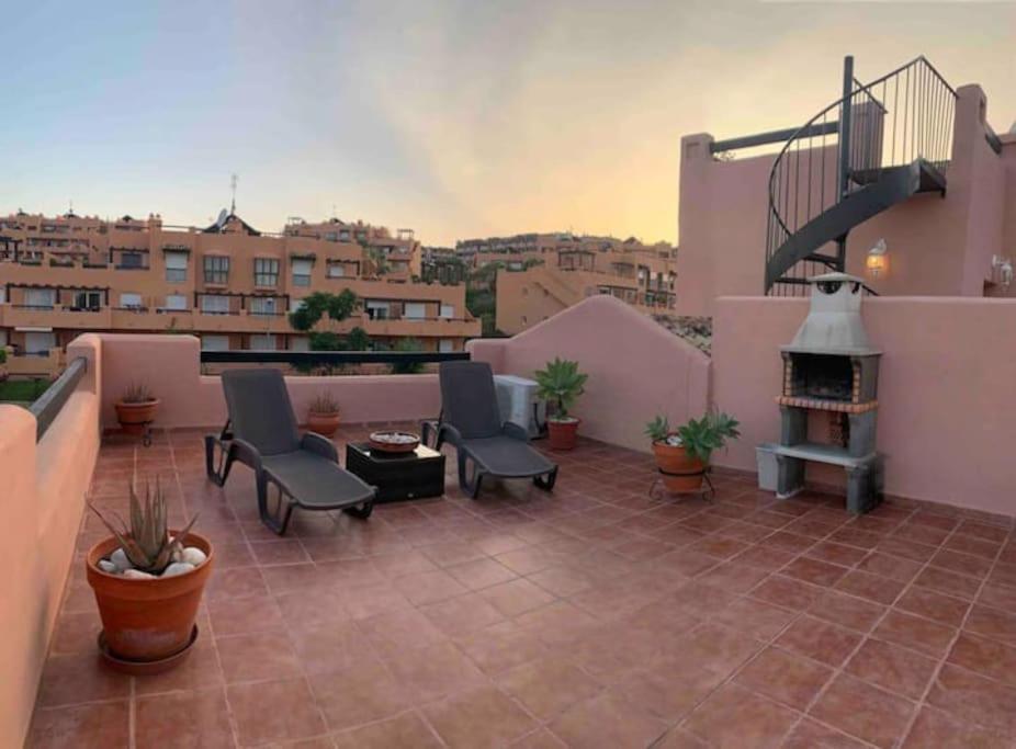 Penthouse Paradiso: 2Br Oasis In Casares Del Sol Exterior photo