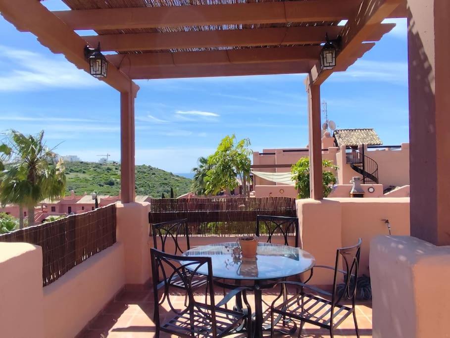Penthouse Paradiso: 2Br Oasis In Casares Del Sol Exterior photo